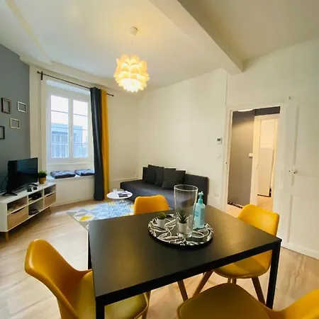 Nid Douillet Sur Plateau * Clermont-Ferrand