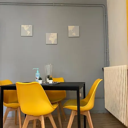 Nid Douillet Sur Plateau * Clermont-Ferrand
