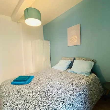 Nid Douillet Sur Plateau * Clermont-Ferrand