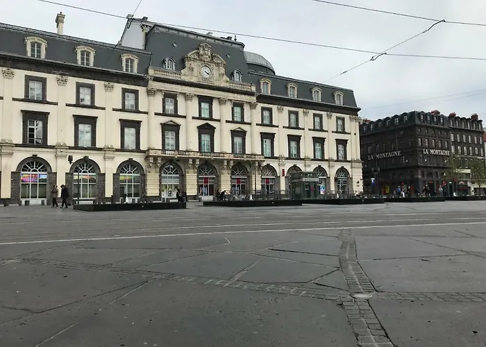 Nid Douillet Sur Plateau Clermont-Ferrand